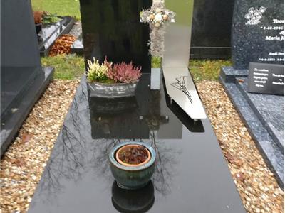 grafzerk met inox en marmer