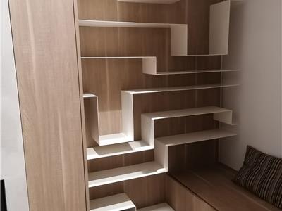 Kast met metaal en hout