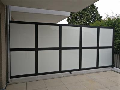 Metalen terrasafscherming